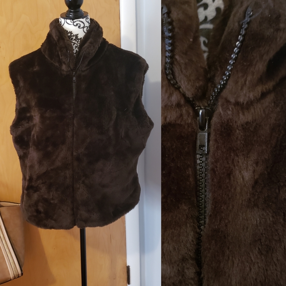 Brown faux fur zip sleeveless vest